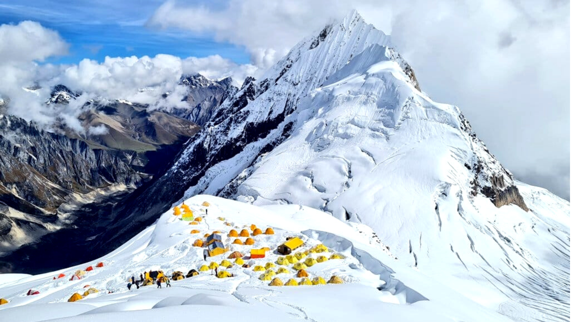 Gov issues permission to 108 expedition teams to climb 38 peaks
